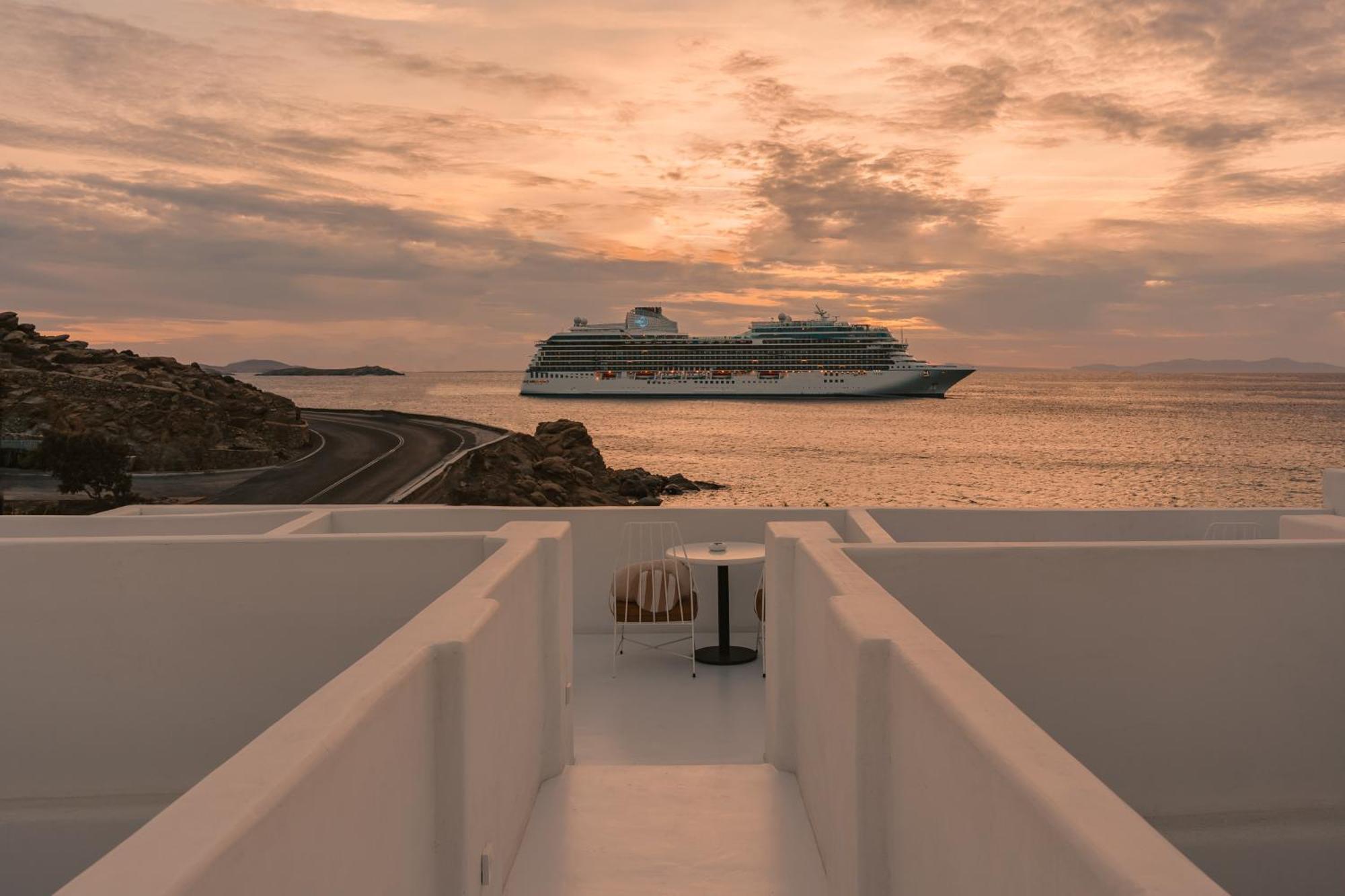 Croco Mykonos Hotel Tourlos Exterior photo